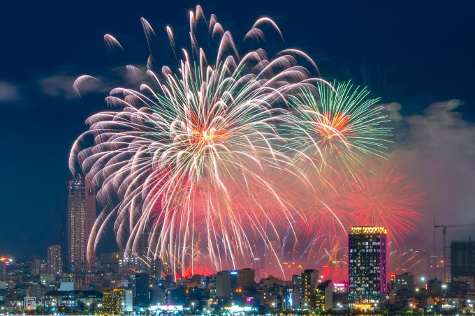 Pháo hoa bên sông Hàn, Đà Nẵng. Ảnh: Phan Đẩu