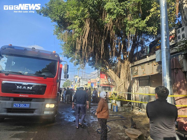 Vụ cháy làm 4 người trong một gia đình tử vong, gồm: Tạ Thị Thanh N. (sinh năm 1997); Huỳnh Khánh D. (sinh năm 1990); Huỳnh Bảo H. (sinh năm 2017); Huỳnh Bảo L. (sinh năm 2021).