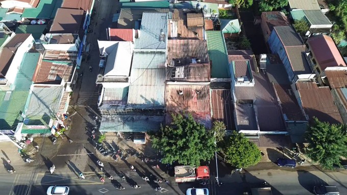 Căn nhà cháy rộng hơn 4 m, dài khoảng 30 m chỉ có một lối thoát hiểm phía trước. Ảnh: Ngọc Oanh