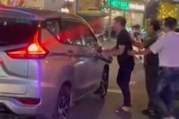 Tài xế xe công nghệ tố bị ‘thượng đế’ đánh, đập phá xe vì yêu cầu hỗ trợ chi phí vệ sinh do ói trên xe