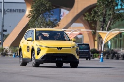 Lái thử xong, khách muốn “chốt” ngay xe điện VinFast tại VMS 2025
