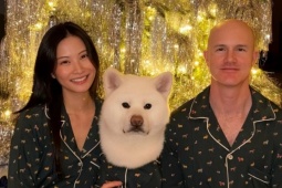 Từ cô bé bị bắt nạt đến vợ tỷ phú Coinbase