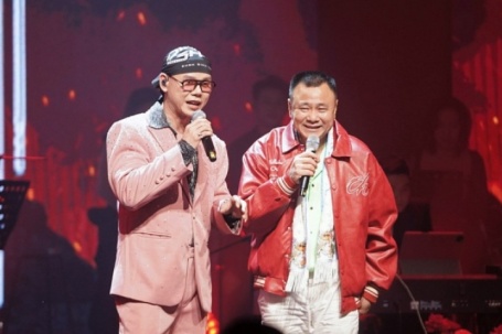 Phan Đinh Tùng tặng Tự Long nhẫn kim cương