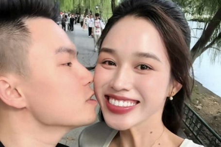 Đỗ Thị Hà 'xả' ảnh tình tứ với ông xã từ khi hẹn hò đến kết hôn