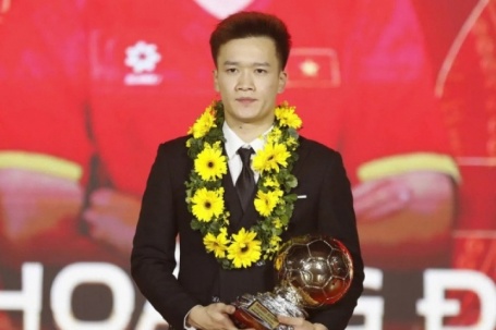 Giữa ồn ào 'vong ân bội nghĩa', dàn sao bóng đá Việt Nam ghi điểm đặc biệt