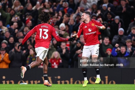 MU ghi bàn bóng chết nhiều hơn Arsenal, dứt chuỗi thủng lưới dài đằng đẵng