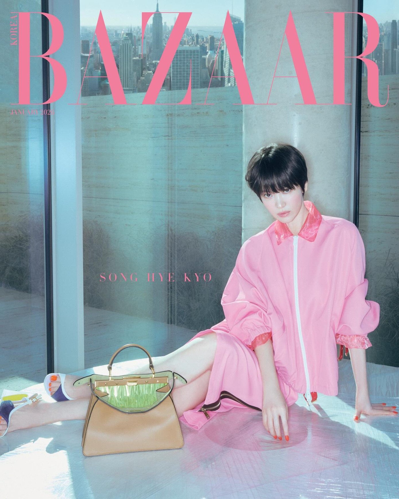 Song Hye Kyo khẳng định danh xưng "mỹ nhân không tuổi" khi xuất hiện trên bìa tạp chí Harper's Bazaar.