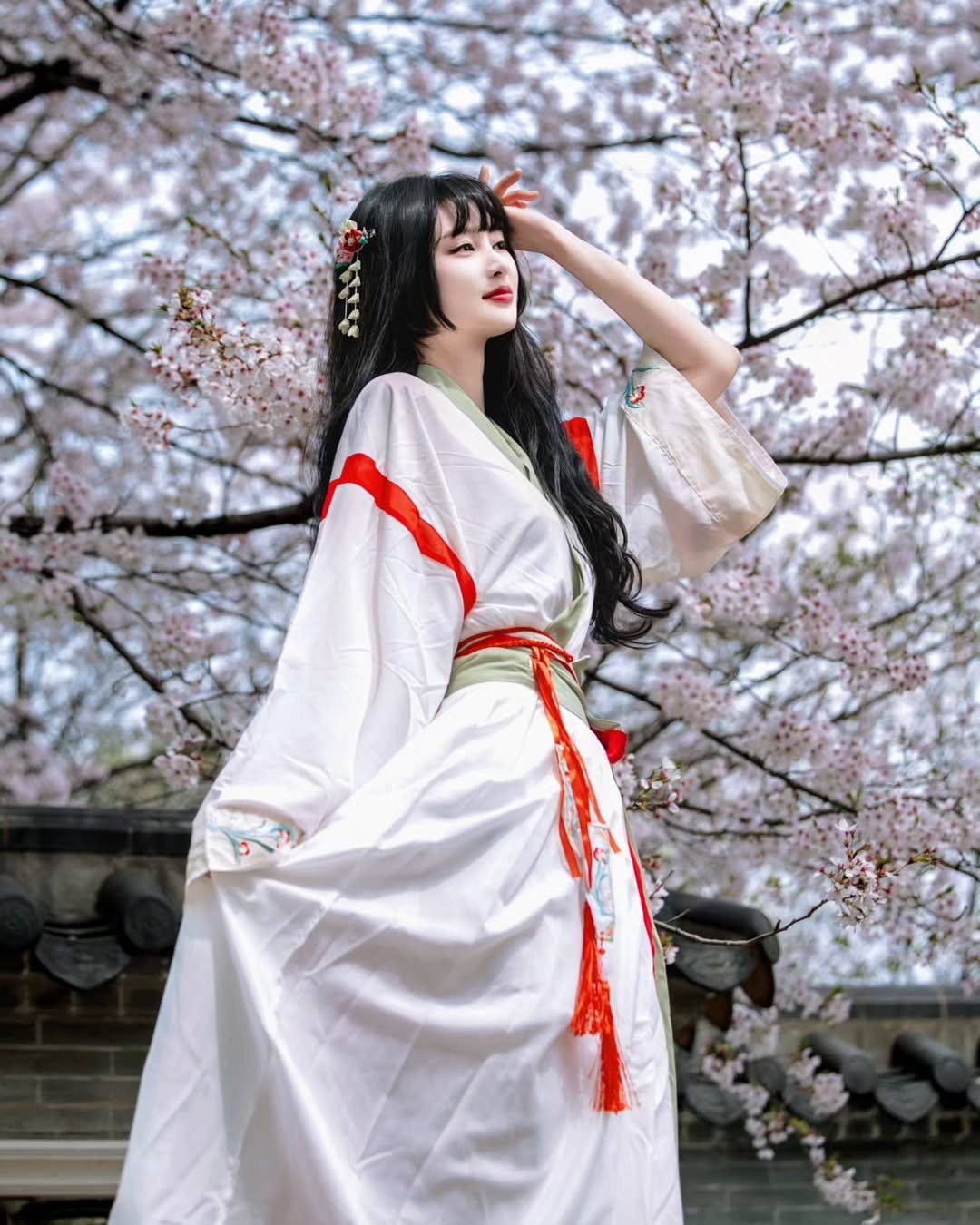 Hàn Quốc là quốc gia hiếm hoi tổ chức hai mùa giải Hoa hậu Hoàn vũ trong một năm. Người đẹp chiến thắng Hoa hậu Hoàn vũ Hàn Quốc 2025 mùa một là Suyeon Lee đại diện quốc gia tham dự Hoa hậu Hoàn vũ 2025 nhưng không giành thành tích.