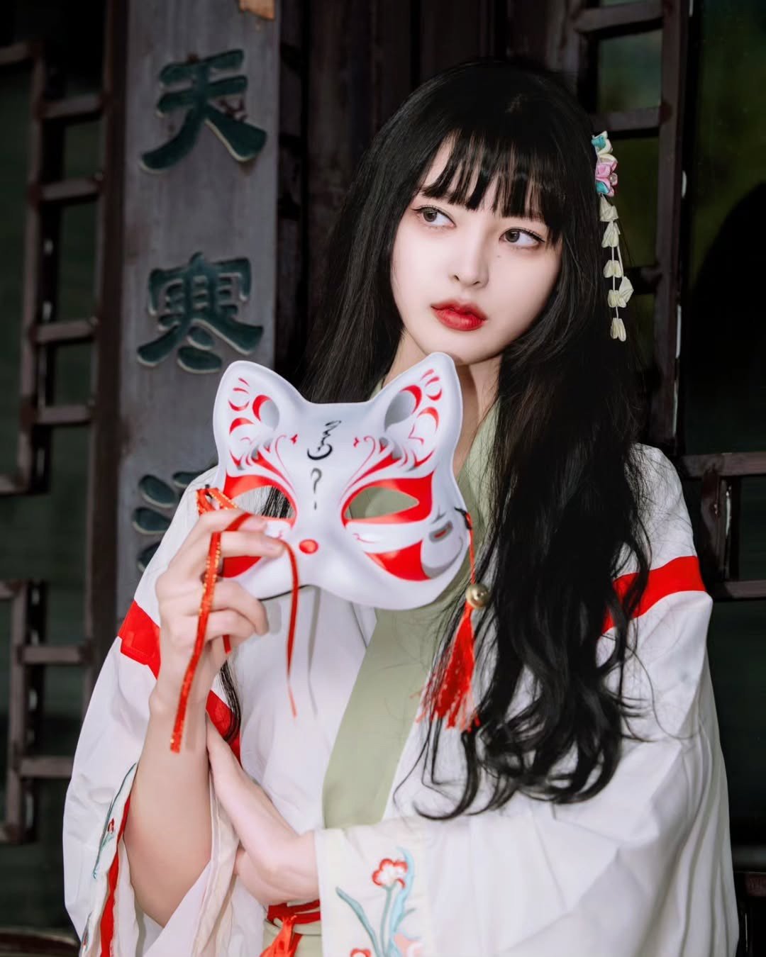 Hàn Quốc là quốc gia hiếm hoi tổ chức hai mùa giải Hoa hậu Hoàn vũ trong một năm. Người đẹp chiến thắng Hoa hậu Hoàn vũ Hàn Quốc 2025 mùa một là Suyeon Lee đại diện quốc gia tham dự Hoa hậu Hoàn vũ 2025 nhưng không giành thành tích.