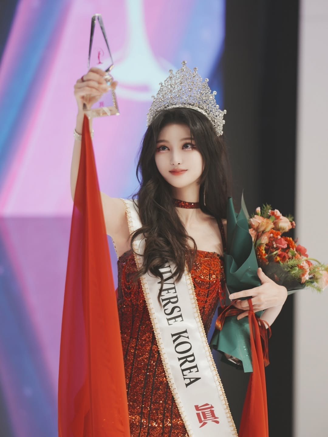 Dù giành chiến thắng nhưng Seohyun Lee sẽ không đại diện cho Hàn Quốc tại Miss Universe 2026 dự kiến được tổ chức tại Puerto Rico. Thay vào đó, cô giành được đặc quyền trở thành giám khảo cho mùa giải Miss Universe Korea 2026.