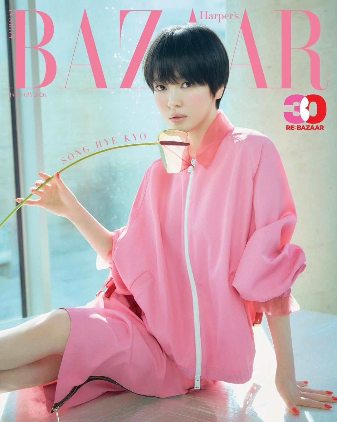 Song Hye Kyo khẳng định danh xưng "mỹ nhân không tuổi" khi xuất hiện trên bìa tạp chí Harper's Bazaar.