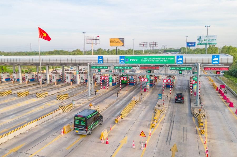 Theo quy định, phương tiện chưa chuyển đổi sang tài khoản giao thông và liên kết thanh toán không dùng tiền mặt sẽ không thể lưu thông qua trạm thu phí ETC.