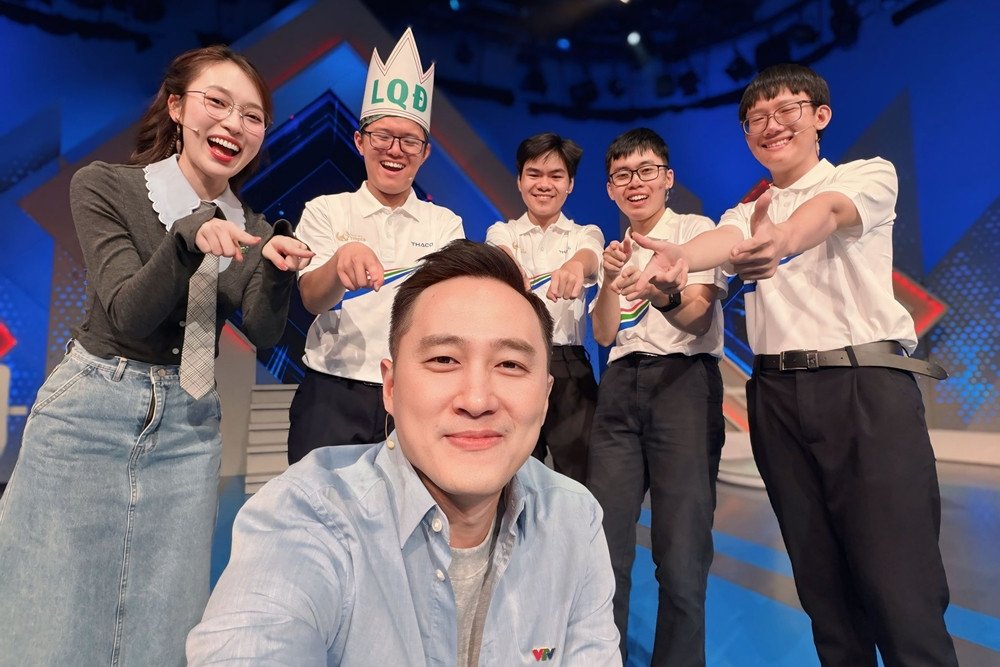 MC Ngọc Huy mong được các thí sinh Olympia nhớ đến như một người đồng hành nhẹ nhàng, một người anh luôn biết động viên đúng lúc.