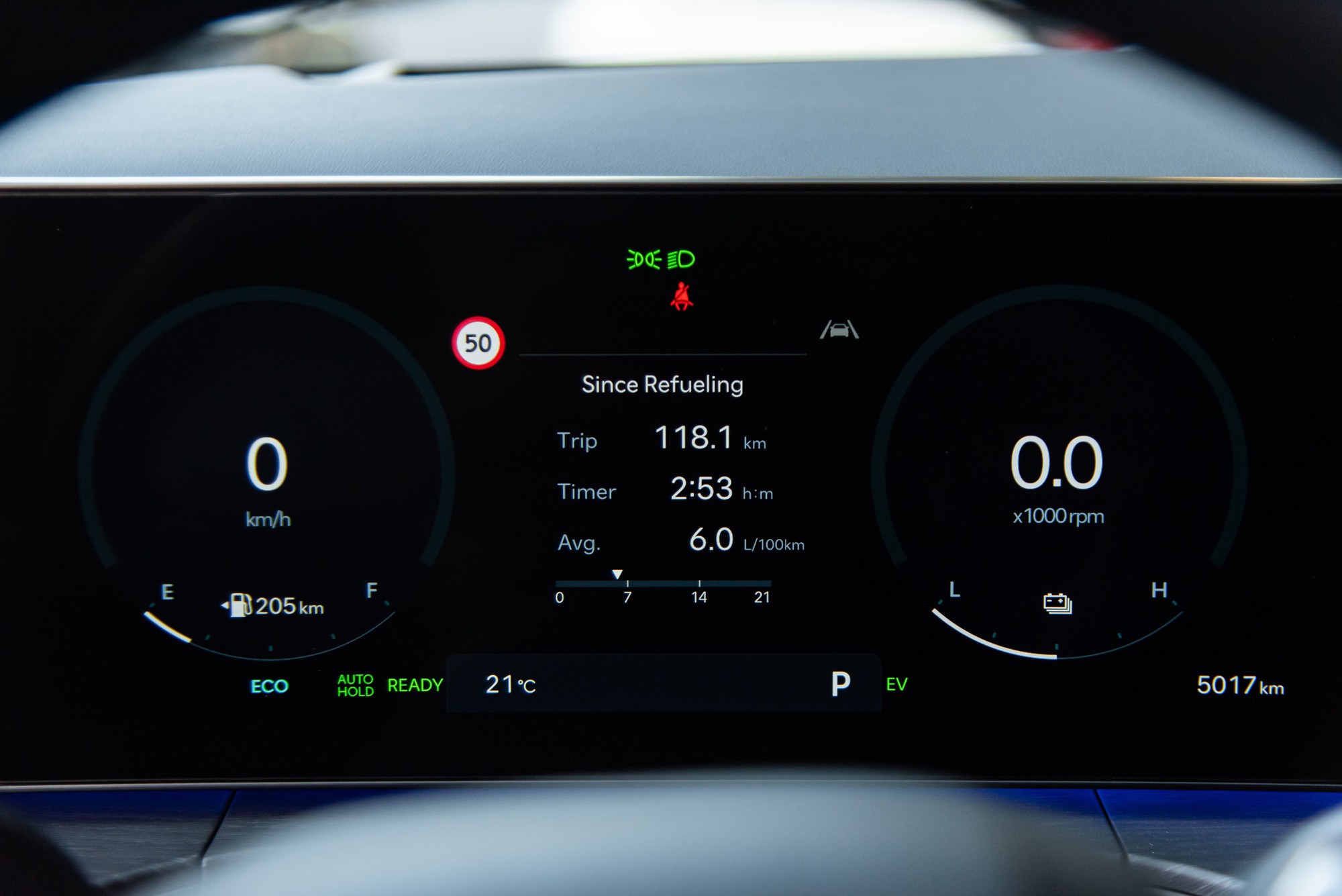 Xe có mức tiêu thụ chỉ khoảng 6L xăng/100km đường hỗn hợp và khả năng di chuyển lên đến hơn 1.100km.