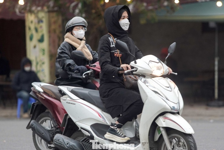 Miền Bắc hôm nay (28/12) tiếp tục rét, nền nhiệt giảm 2-3 độ so với hôm qua.