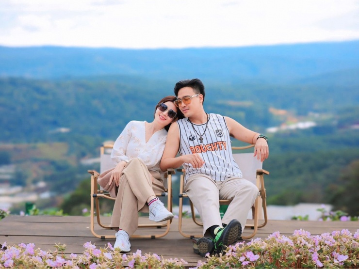 Vợ chồng diễn viên Kha Ly - Thanh Duy nghỉ dưỡng tại Đà Lạt.