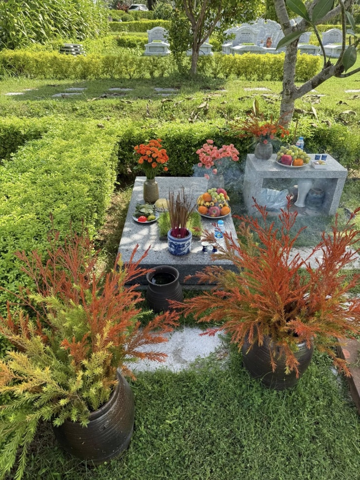 Vị trí đẹp, phong thủy tốt, có dịch vụ chăm sóc chất lượng... là những lý do khiến nhiều gia đình ở Hà Nội sẵn sàng chi khoản tiền không nhỏ để mua đất mộ cho người thân. Ảnh: H.T.N