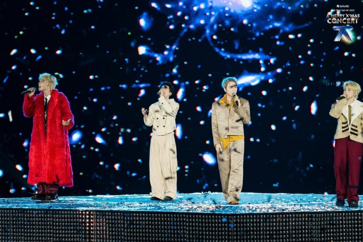 Team của Vũ Cát Tường mang đến Người như anh xứng đáng cô đơn với cách dàn dựng giàu cảm xúc. Sân khấu xử lý tối giản, tập trung vào phần trình diễn, khoe giọng của nhóm chuyên vocal. Đây là một trong những ca khúc nổi bật nhất suốt hành trình Anh trai say hi mùa 2.