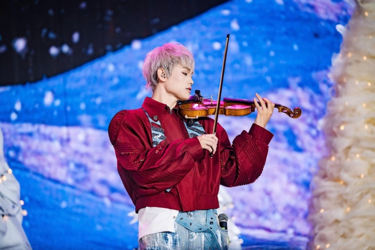 Không khí lễ hội, tinh thần Giáng sinh thể hiện rõ từ giữa chương trình. Ở tiết mục Đêm Giáng sinh mùa hạ, Vương Bình và Phúc Du diện đúng trang phục mang tinh thần Noel, trong khi buitruonglinh gây chú ý với phần chơi violin, khoảnh khắc từng giúp nam rapper gây sốt, được đánh giá là "con tướng mạnh nhất chương trình", đủ loại tài năng nghệ thuật.