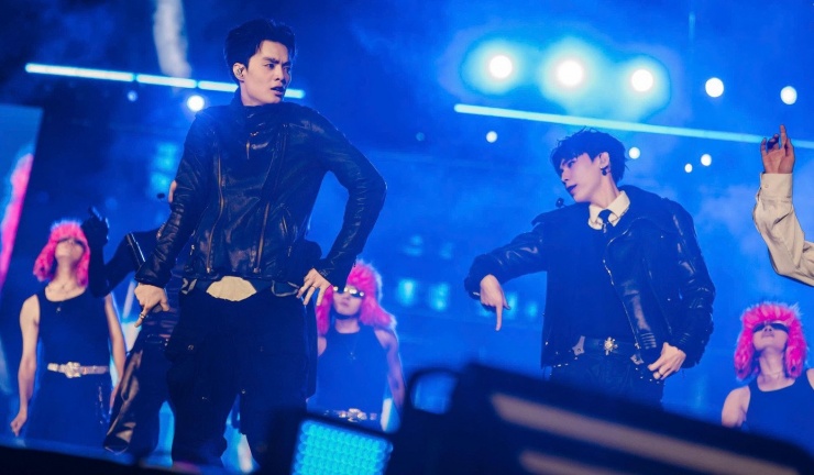 Hàng chục nghìn người đi xem 30 anh trai và các em xinh - 37