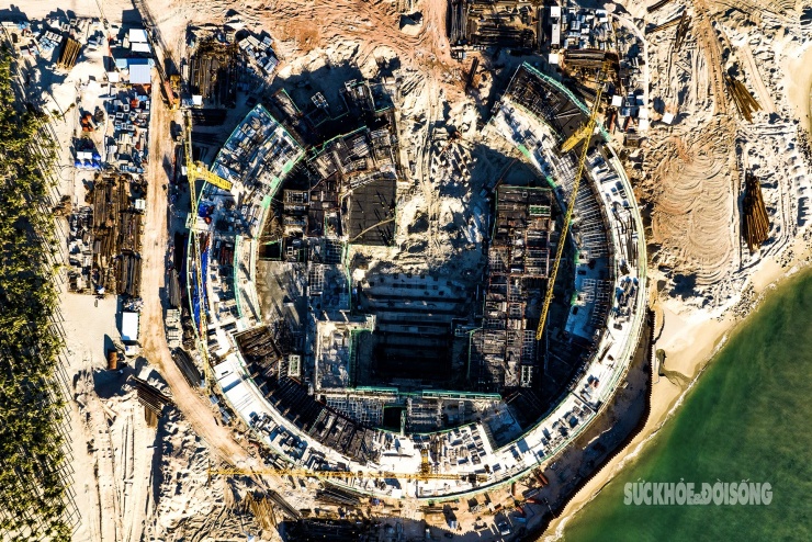 Nhà hát đa năng được thiết kế dạng khối tròn - biểu tượng của Trời.