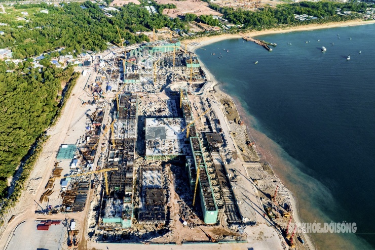 Dự kiến đến 31/1/2026, Nhà hát đa năng sẽ hoàn thiện mặt ngoài kết cấu thép và đến 31/1/2027 hoàn thiện nội thất.