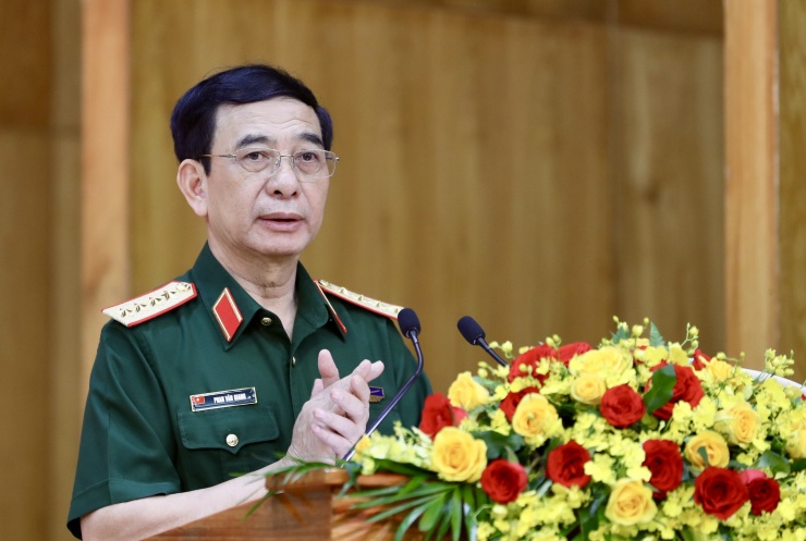 Đại tướng Phan Văn Giang, Ủy viên Bộ Chính trị, Phó Bí thư Quân ủy Trung ương, Bộ trưởng Bộ Quốc phòng, phát biểu chỉ đạo hội nghị