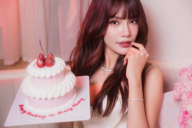 Một Hoa hậu Việt khoe sắc vóc khi chạm ngưỡng 30 - 1