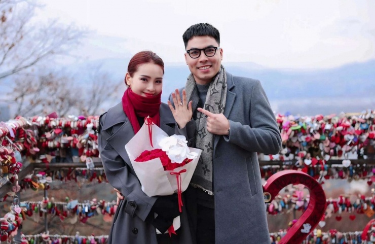 MC Huyền Trang và cầu thủ Đức Huy. (Ảnh: FBNV)