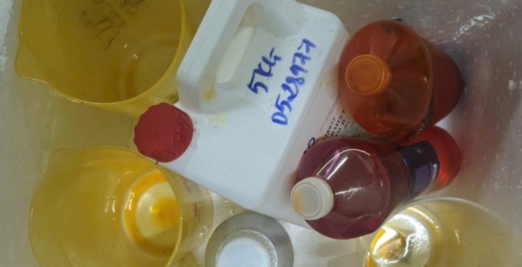 Một số loại hóa chất mà các đối tượng dùng để sản xuất dầu gió giả.