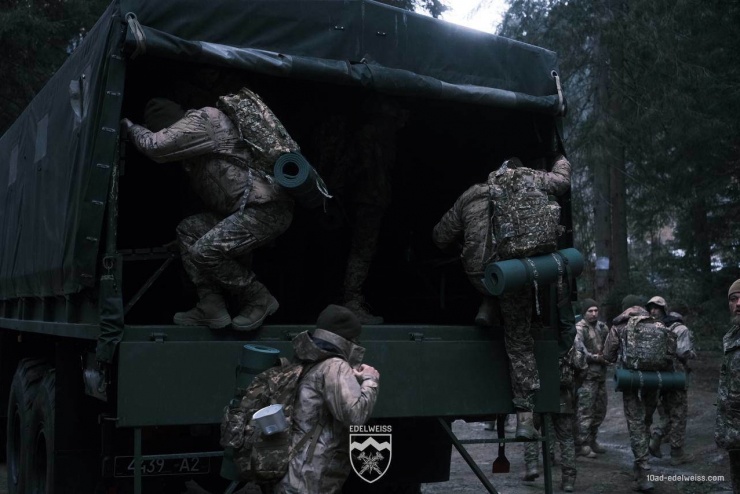 Các binh sĩ thuộc Lữ đoàn đột kích sơn cước riêng biệt số 10. Ảnh: Lữ đoàn 10.