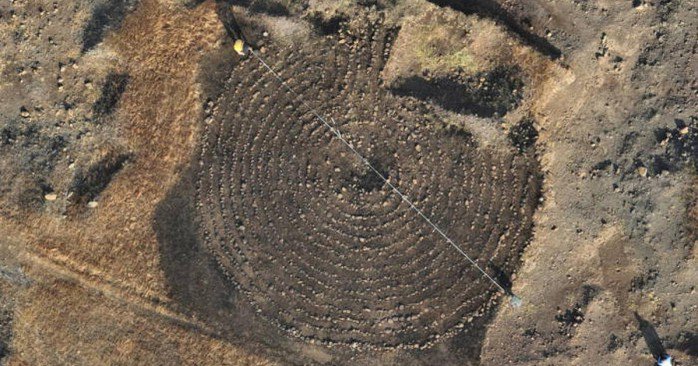 Mê cung hơn 2.000 tuổi giữa thảo nguyên Ấn Độ - Ảnh: DECCAN COLLEGE