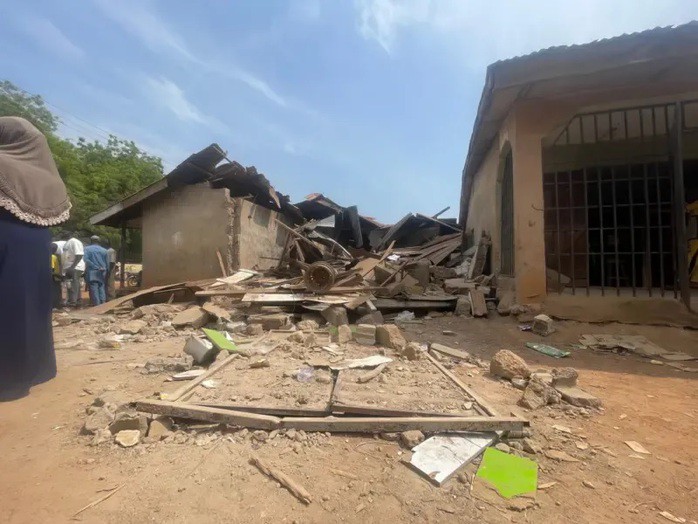 Một trong những tòa nhà bị tên lửa Tomahawk phá hủy. Ảnh: BBC