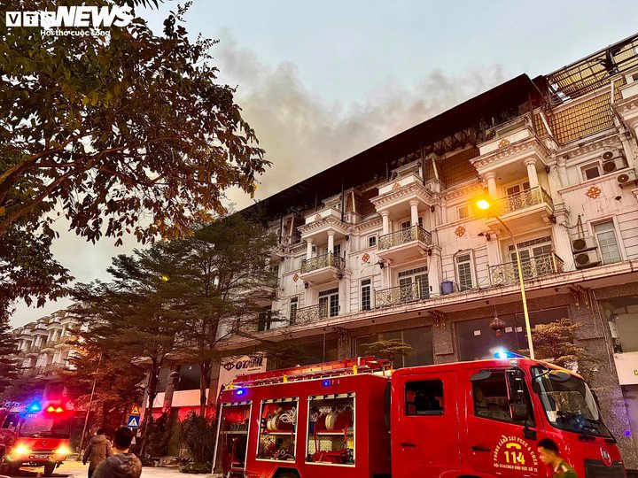 Sau gần 1 giờ đồng hồ, đám cháy được dập tắt.