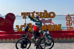 Cô gái Iran trải nghiệm cắm trại nhờ nhà dân, ăn phở vịt trong chuyến xuyên Việt