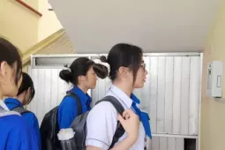 Trường học ở Cà Mau 'nói không' với điện thoại, điểm danh bằng khuôn mặt