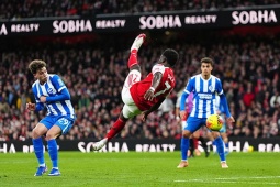 Arsenal chật vật vì dứt điểm: "Pháo" bắn hay trượt, Arteta đau đầu với Saka, Gyokeres