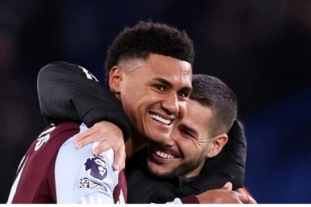 Aston Villa tái hiện kỷ lục trăm năm sau trận thắng Chelsea