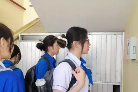 Trường học ở Cà Mau 'nói không' với điện thoại, điểm danh bằng khuôn mặt