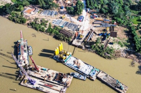 Cận cảnh công trường thi công cầu Trần Hưng Đạo 6 làn xe bắc qua sông Hồng