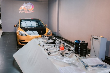 Thợ Việt nói gì về cách sửa chữa những ca khó trên xe điện và xe hybrid