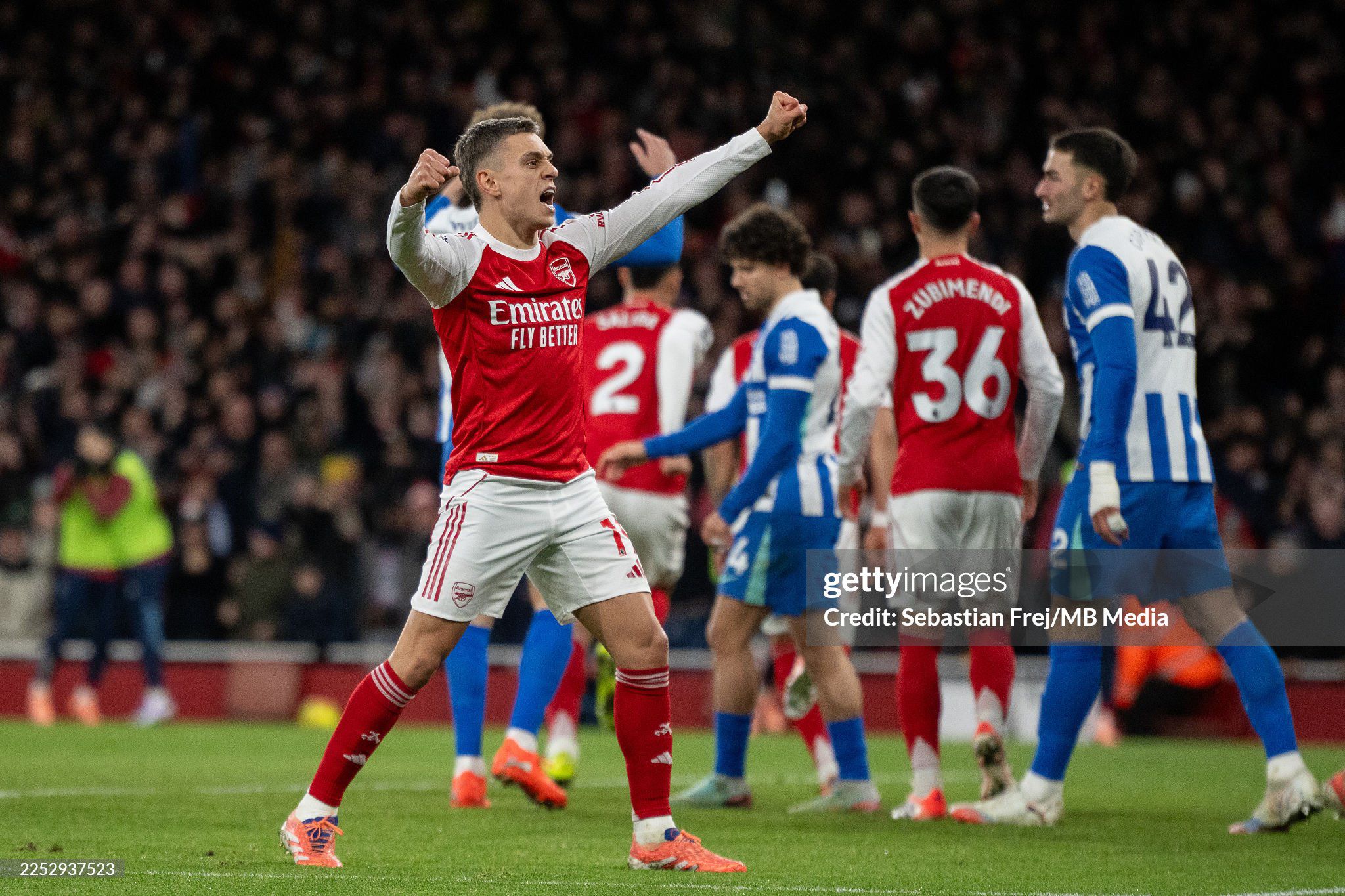 Arsenal giữ vững ngôi đầu&nbsp;sau chiến thắng trước Brighton