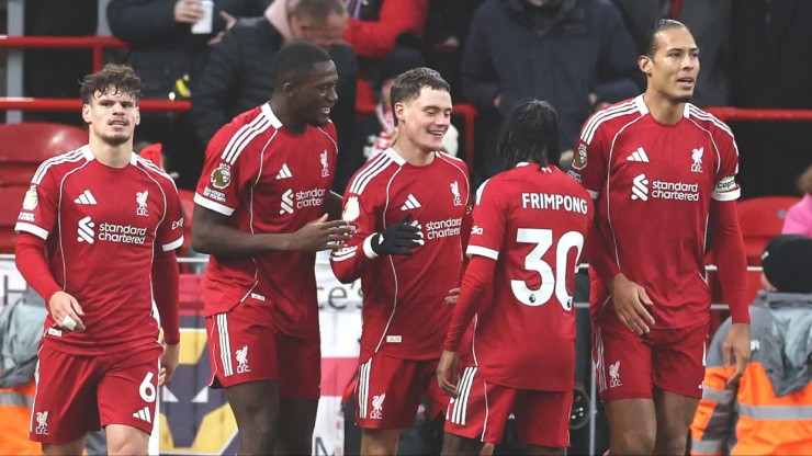 Van Dijk - Konate chưa mang lại sự yên tâm