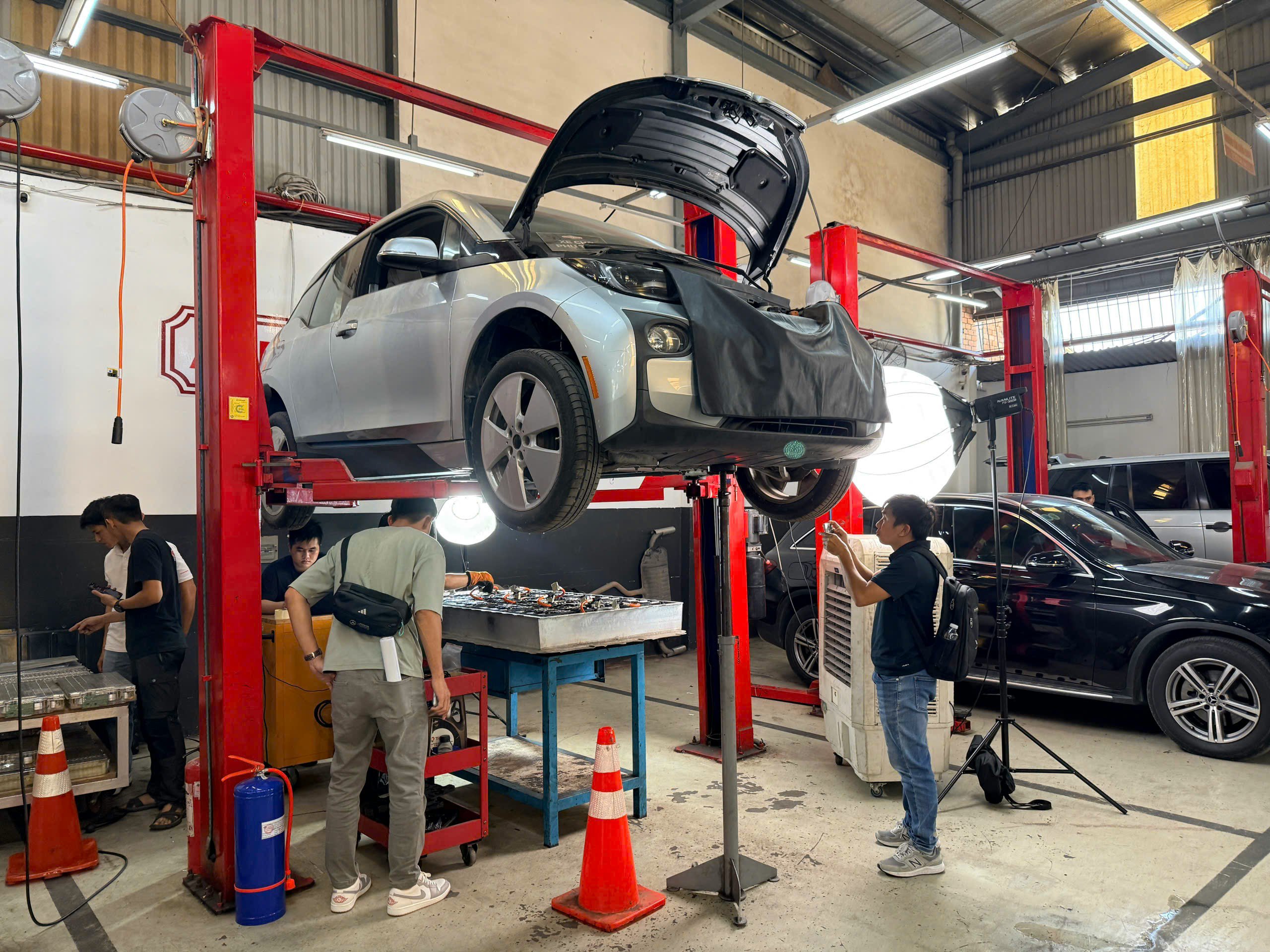 Những chiếc xe độc lạ không có gara nào dám nhận thì thường được xuất hiện tại đây.