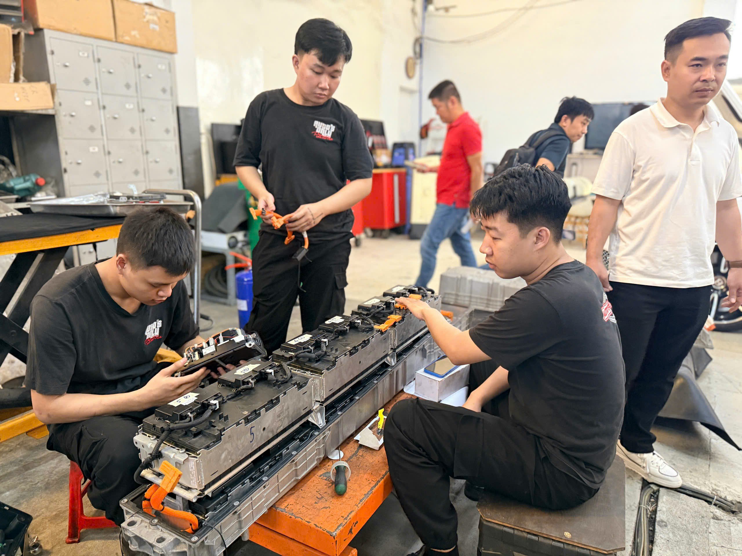 Hệ thống pin trên mẫu xe điện BMW i3 đầu tiên tại Việt Nam.&nbsp;