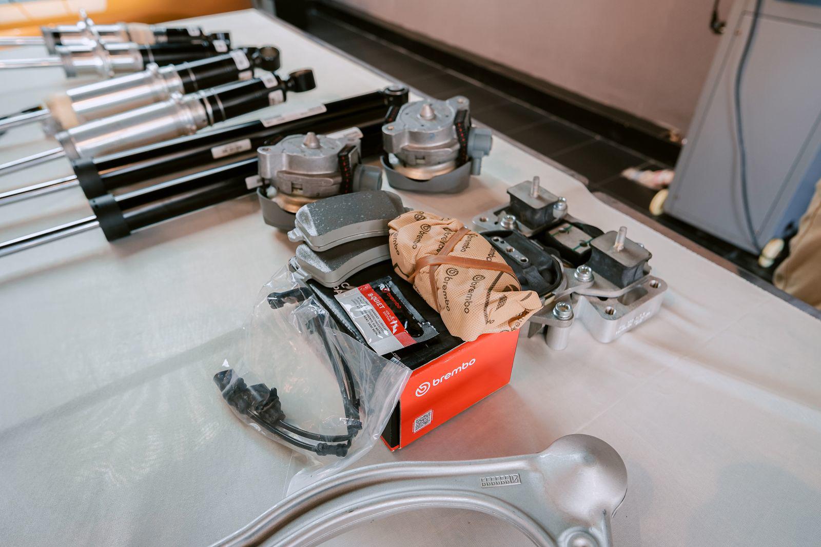 Phụ tùng cho các dòng siêu xe và xe siêu sang thường được nhập về từ châu Âu,&nbsp;