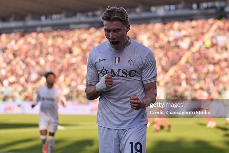 Hojlund thể hiện khả năng săn bàn