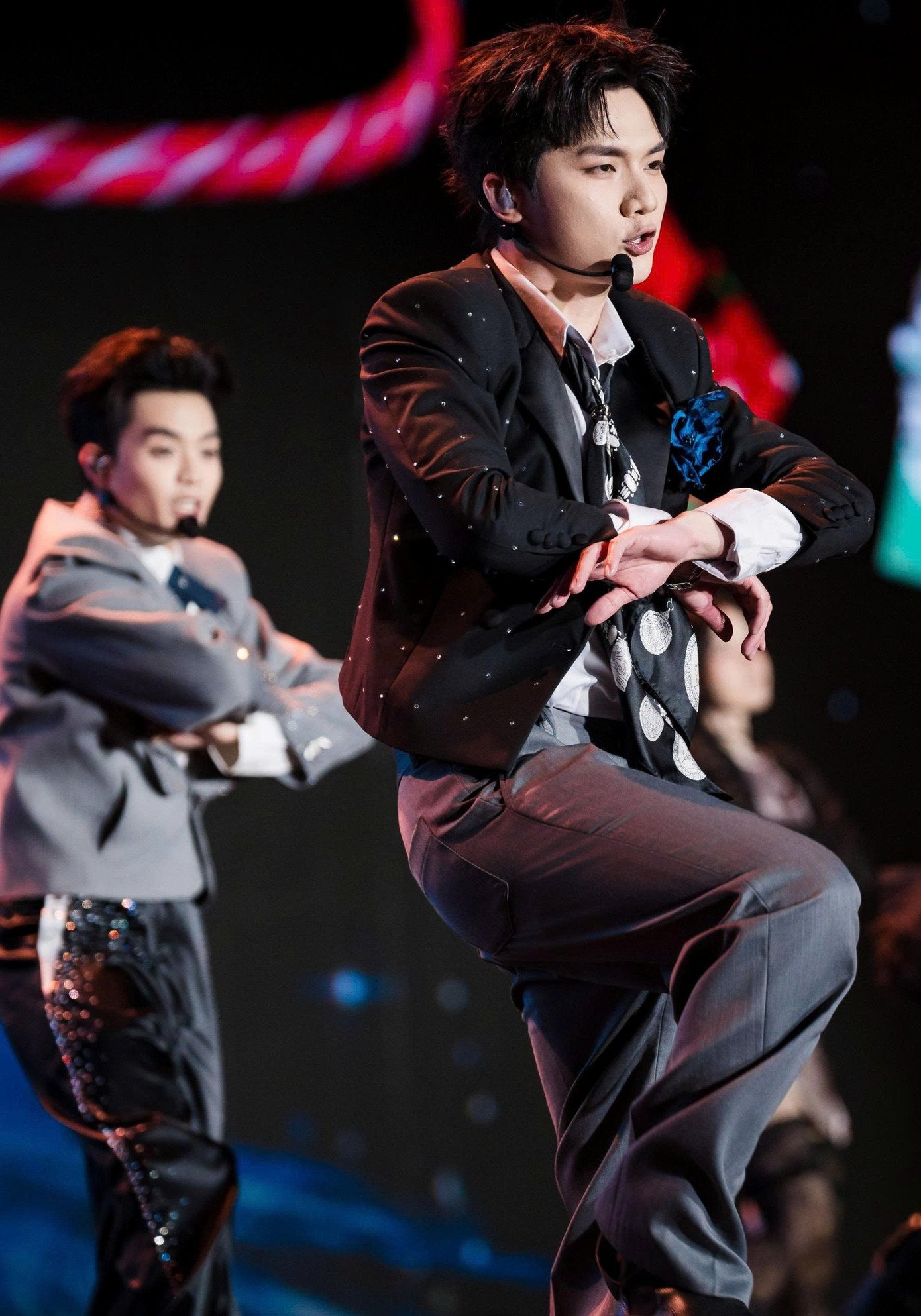 Hàng chục nghìn người đi xem 30 anh trai và các em xinh - 14