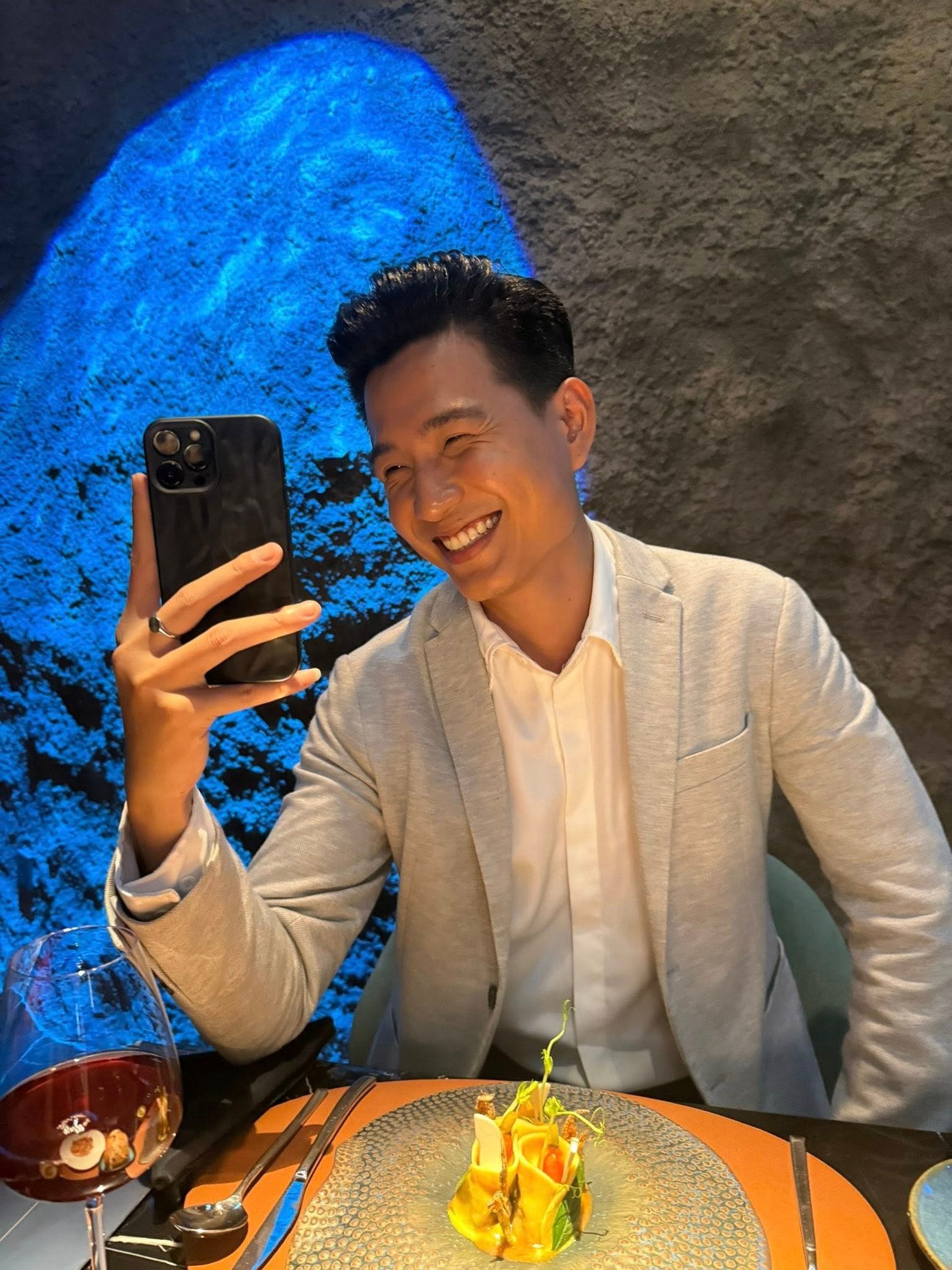 Lê Hải - "mỹ nam má lúm" của Cách Em 1 Milimet: Tưởng "trai hư" hóa ra chân tình - 6