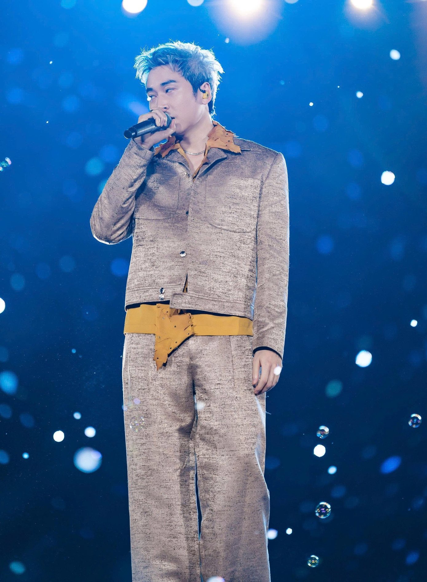 Hàng chục nghìn người đi xem 30 anh trai và các em xinh - 21